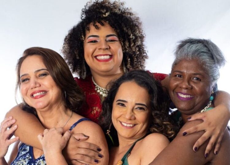 Cíntia Dias e integrantes do coletivo ‘Agora que são elas’ | Foto: Divulgação