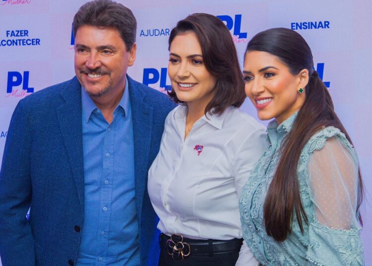 Esposa de Wilder é nomeada presidente do PL Mulher em evento com Michelle Bolsonaro