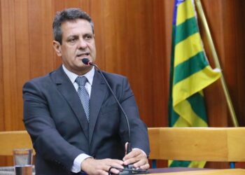 Denício Trindade assume liderança do partido de Sandro Mabel na Câmara