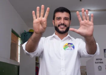 Urna em que Matheus Ribeiro votou teve 1 voto nulo com número do PSDB