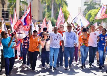 Carreata de mais de 30 km marca o encerramento da campanha de Rogério