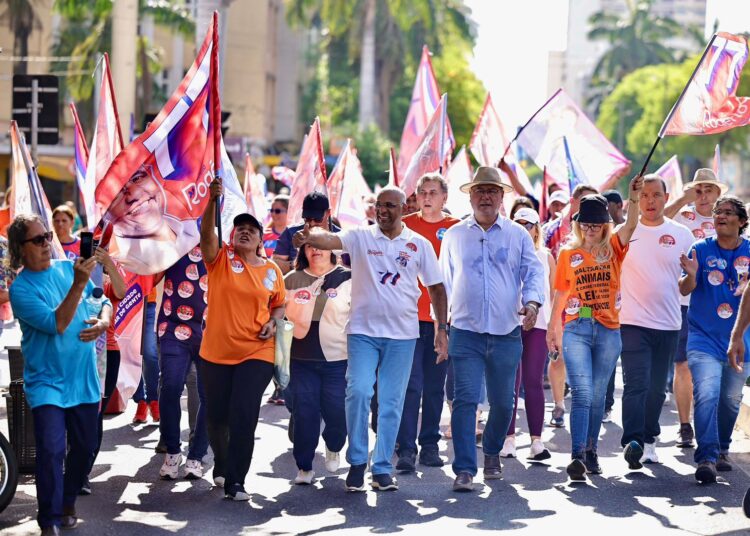 Carreata de mais de 30 km marca o encerramento da campanha de Rogério