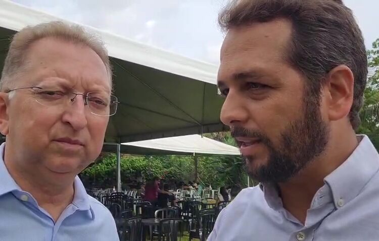 João Campos conversa com Guilherme Coelho | Foto: Folha Z