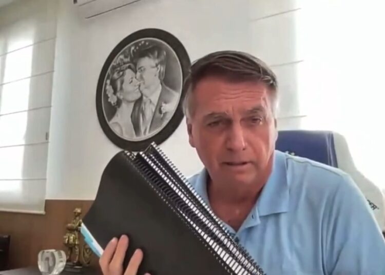 Bolsonaro reitera que não assistiu Ainda Estou Aqui: “Só teria valor se começasse comigo”