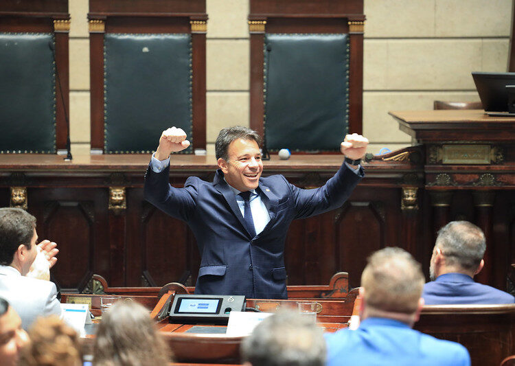 Primo de Caiado é reeleito presidente da Câmara do Rio