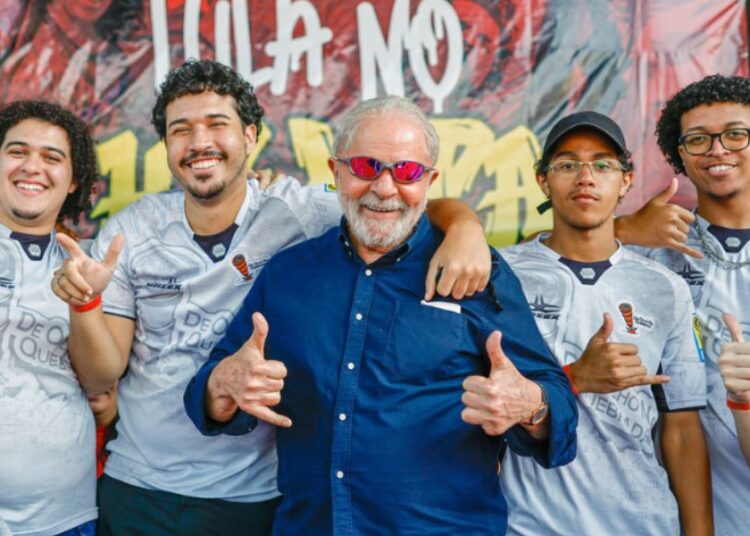 Com popularidade em baixa, Lula mira Tik Tok e Instagram