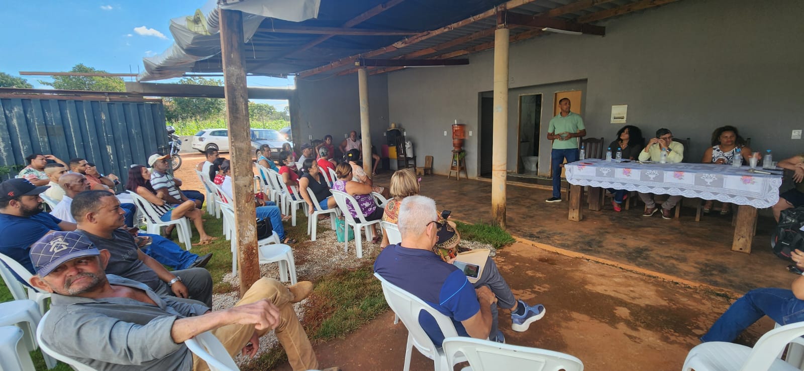 Incra discute titulação do quilombo Recantos Dourados, em Abadia, em reunião com líderes locais