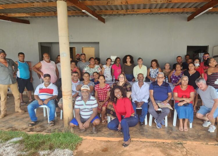 Incra discute titulação do quilombo Recantos Dourados, em Abadia, em reunião com líderes locais