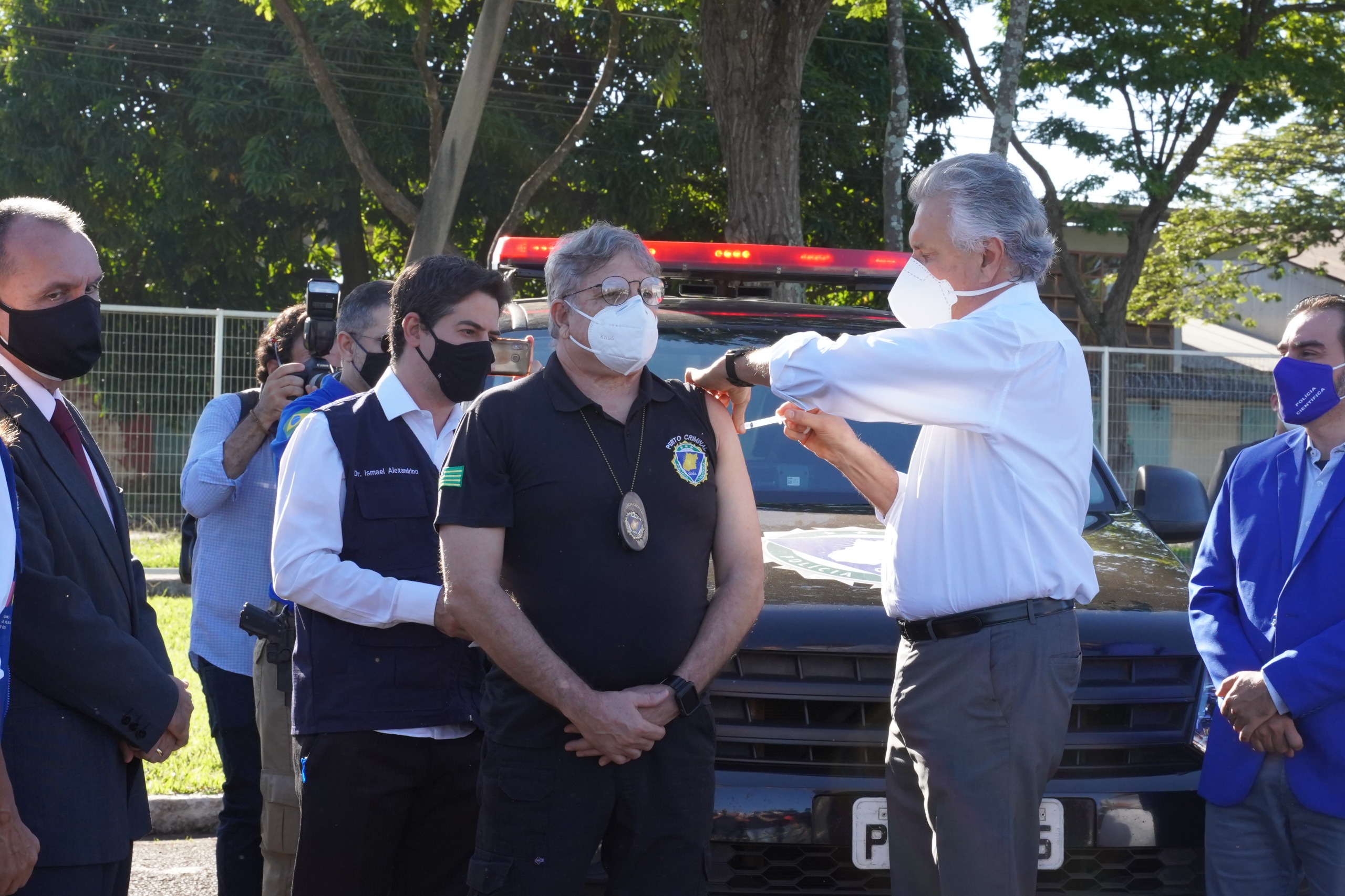 Quer receber notícias dos bastidores da política de Goiânia?Você está convidado a fazer parte de um grupo altamente bem informado sobre os rumos da cidade!

**Mande uma mensagem para o **Whatsapp da Folha Z e se cadastre para ter as matérias especiais da Folha Z direto do seu celular.

É só adicionar o telefone do jornal à sua agenda e mandar o seu nome e a seguinte mensagem: “quero notícias da política de Goiânia”