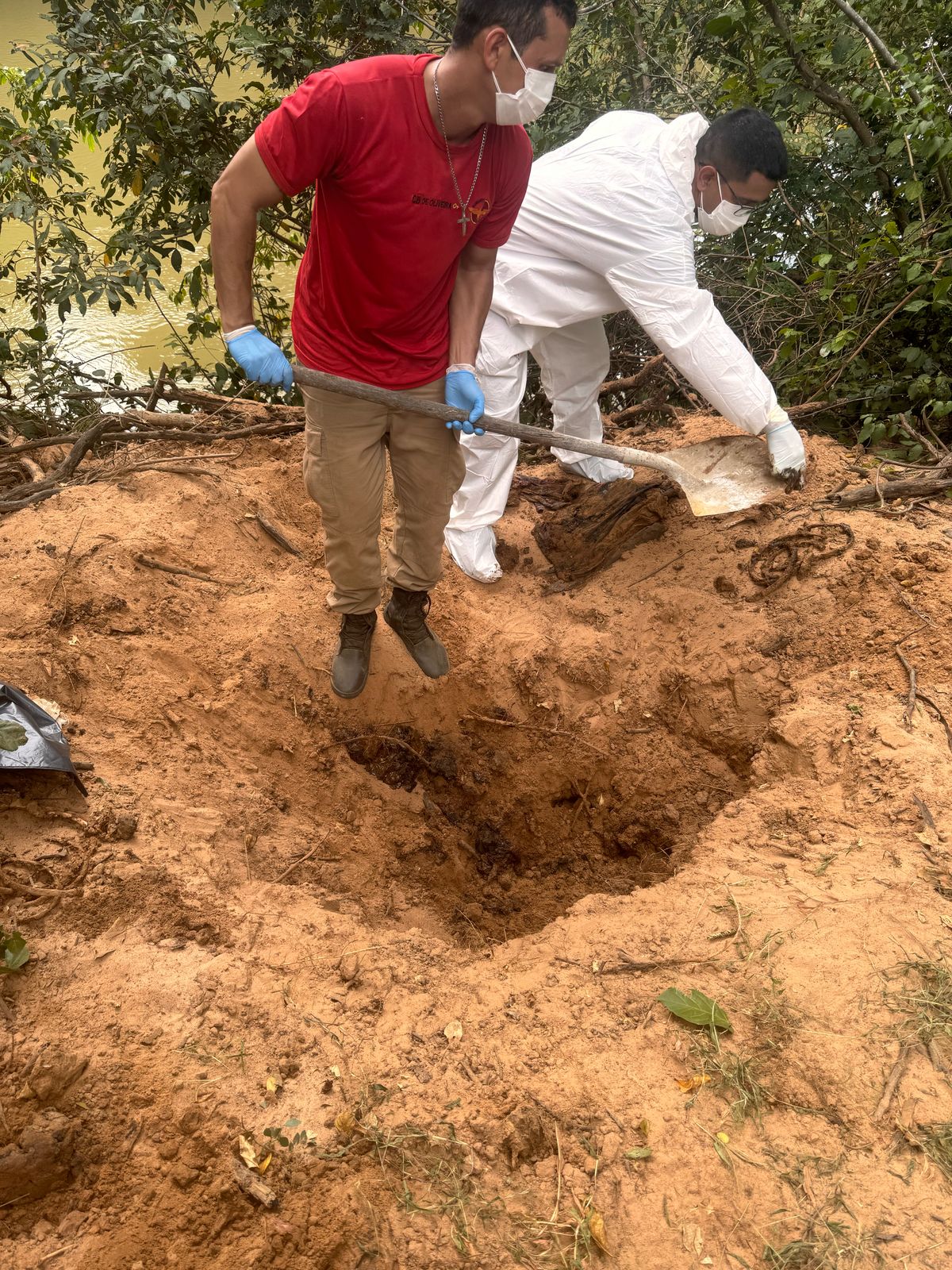 Gestante, marido e filha são encontrados enterrados em fazenda de Goiás