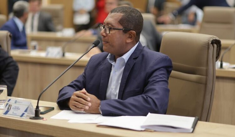 Eleito pelo Podemos, vereador Clusemar é incluído no diretório do PDT em Aparecida
