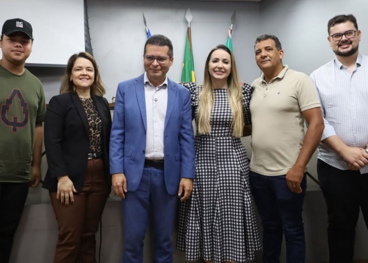Todas as terças-feiras, o Auditório Carlos Eurico, na Câmara de Goiânia, recebe um culto evangélico, iniciativa do gabinete da vereadora Leia Klébia (Podemos).