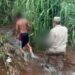 Pai mata filho de 2 anos afogado em córrego após briga por ciúmes