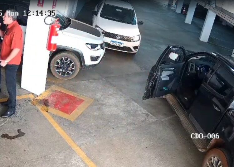 Imagens não confirmam acusação de que Kowalsky tenha feito ameaça com arma