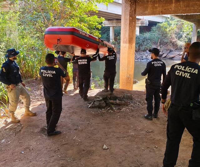 Caminhoneiro some e é achado morto em rio de GO; veículo estava a 7 metros de profundidade