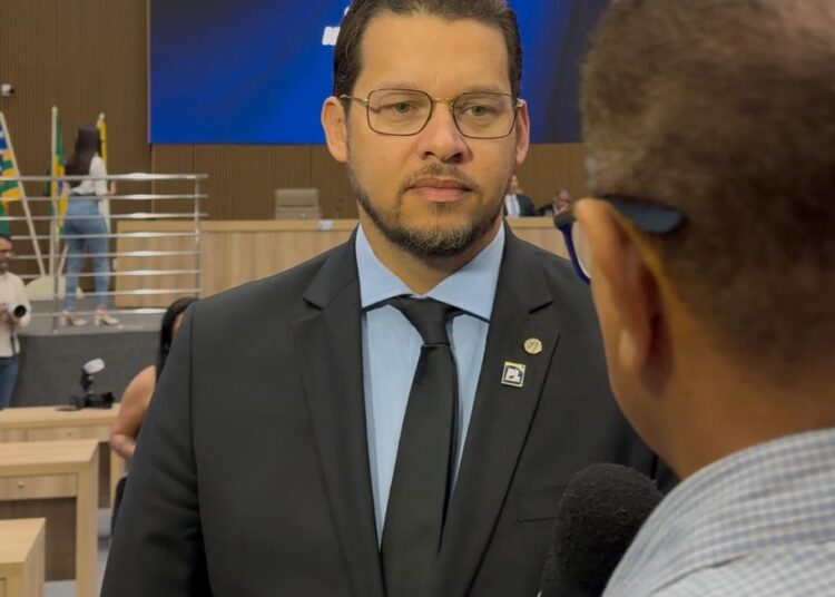“Viúva com R$ 1 bilhão”: vereador contesta narrativa da gestão Leandro Vilela