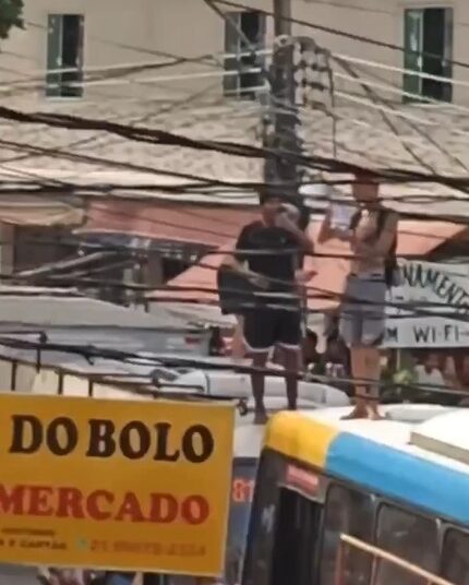 Oruam em ônibus nas proximidades do presídio Bangu 3 | Foto: Reprodução / Redes sociais