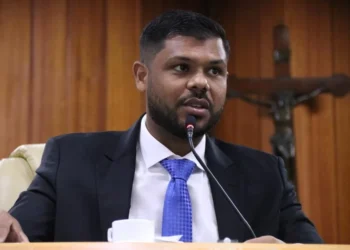 Policarpo endossa críticas e avisa: “Ser base não é ser funcionário da Prefeitura”
