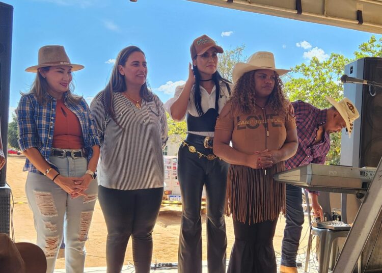 Cavalgada em Abadia é marcada por apelo político e social de Maria Neta