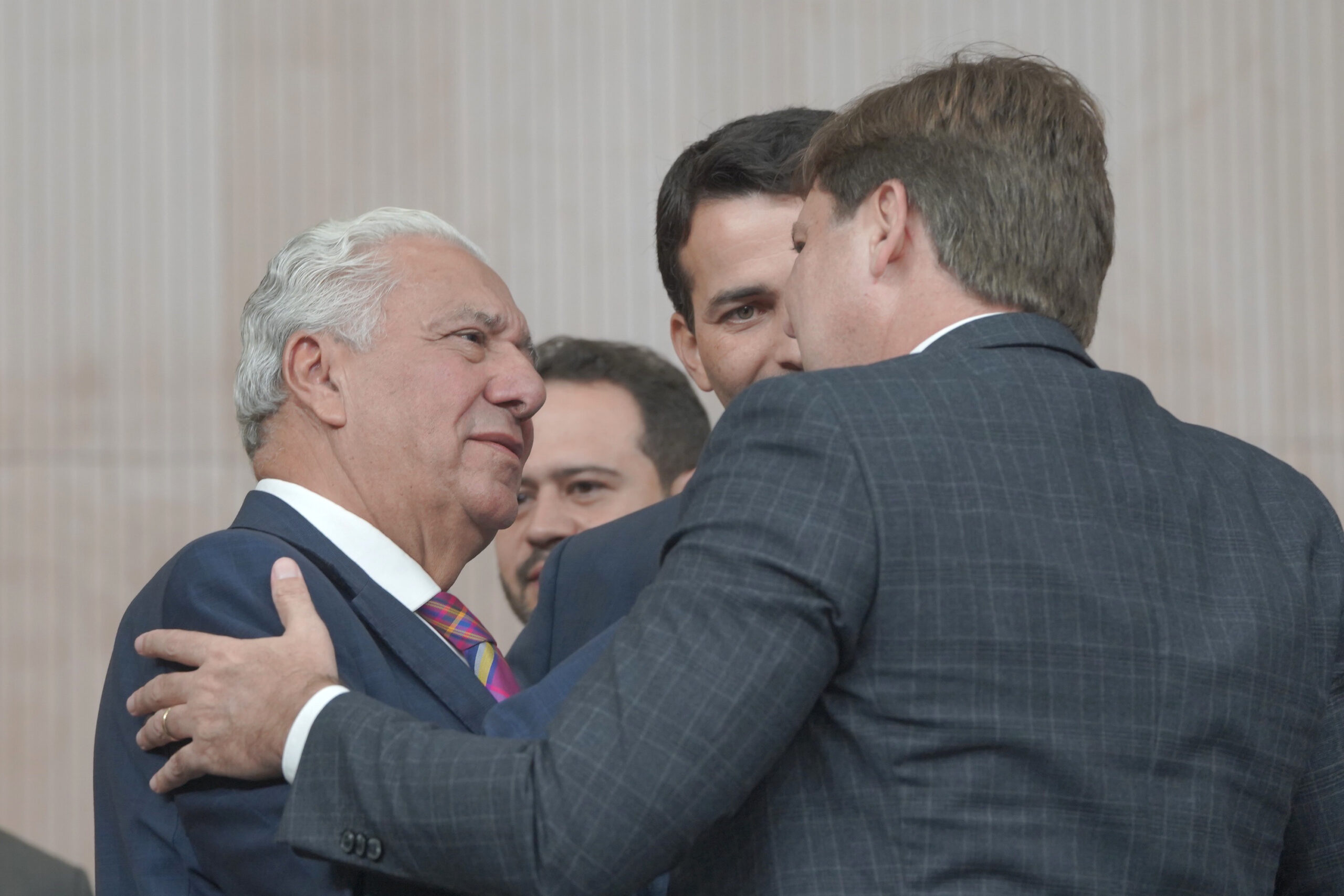 Falta revisar:1 - 2 - 3 - Vídeos Vilmar 4 - 5 - Sugestões: 1 – 2 - Presidente de Instituto de Pesquisas assume presidência do Cidadania Goiania 3 - Câmara pode impor limite de 5 minutos 4 - ENQUETE: QUEM você quer que seja o próximo entrevistado da Folha Z? x - ENQUETE: Projeto de lei quer colocar o hino do Brasil para tocar nas escolas municipais