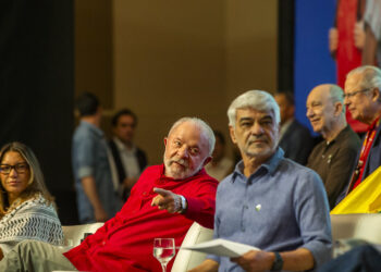 Lula ao lado do senador Humberto Costa (PT-PE) e de Janja (1ª dama) | Foto: Divulgação