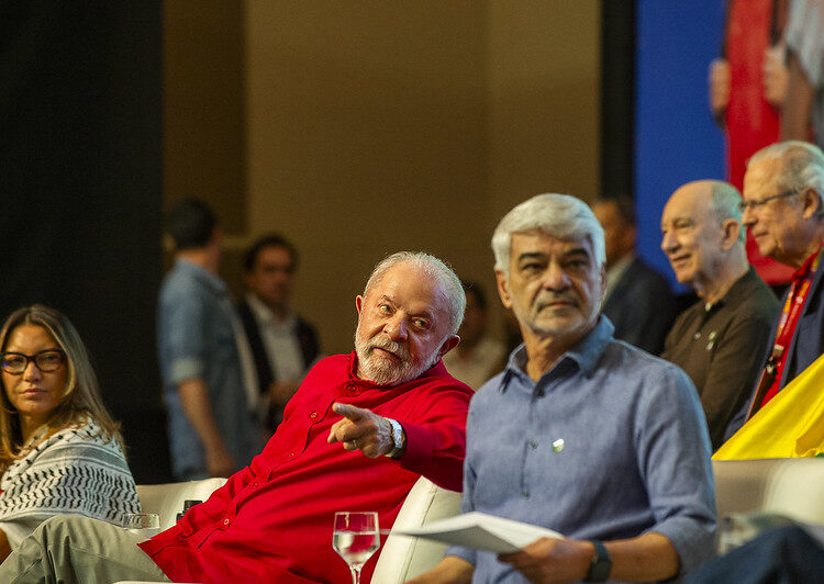 Lula ao lado do senador Humberto Costa (PT-PE) e de Janja (1ª dama) | Foto: Divulgação