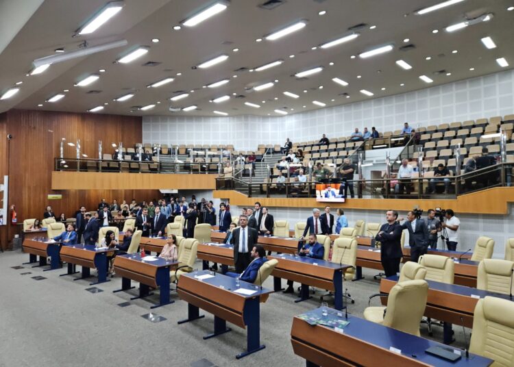 Em 1ª votação, vereadores revogam taxa do lixo (Foto: Divulgação)