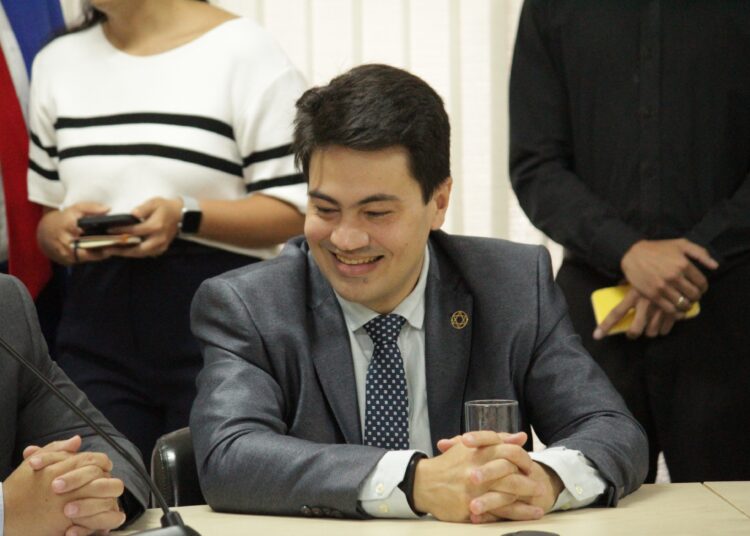 Igor Franco durante reunião da Comissão Mista | Foto: DIvulgação