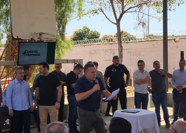 Prefeito Sandro Mabel durante lançamento de obras na região do Morada do Sol | Foto: Folha Z