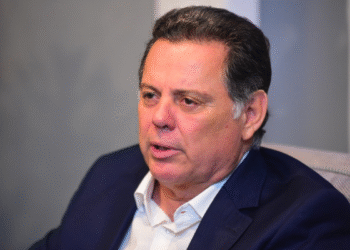 Ex-governador Marconi Perillo vista Câmara de Aparecida nesta 4ª feira (Foto: Reprodução/Divulgação)