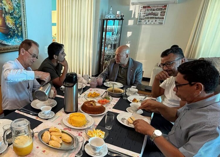 Foto apagada não esconde mal-estar entre vereador e núcleo do prefeito (Foto: Reprodução/Redes Sociais)