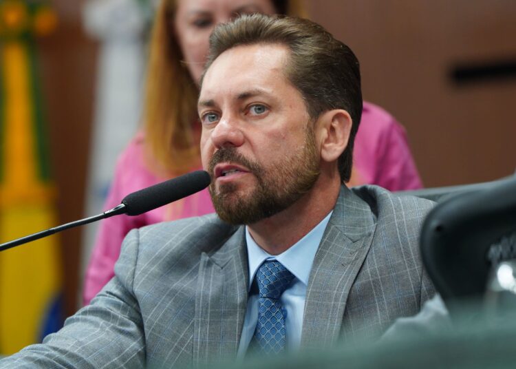 Bruno Peixoto anuncia concurso da Alego com 101 vagas e provas marcadas para fevereiro de 2026