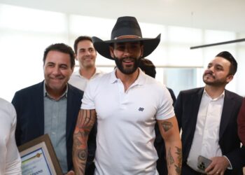 Gusttavo Lima durante visita à Alego | Foto: Ruber Couto