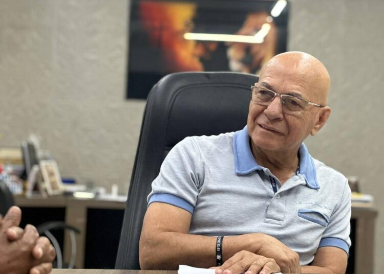 Professor Alcides