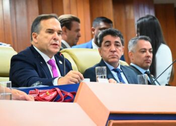 Cabo Senna e o prefeito Sandro Mabel | Foto: Divulgação