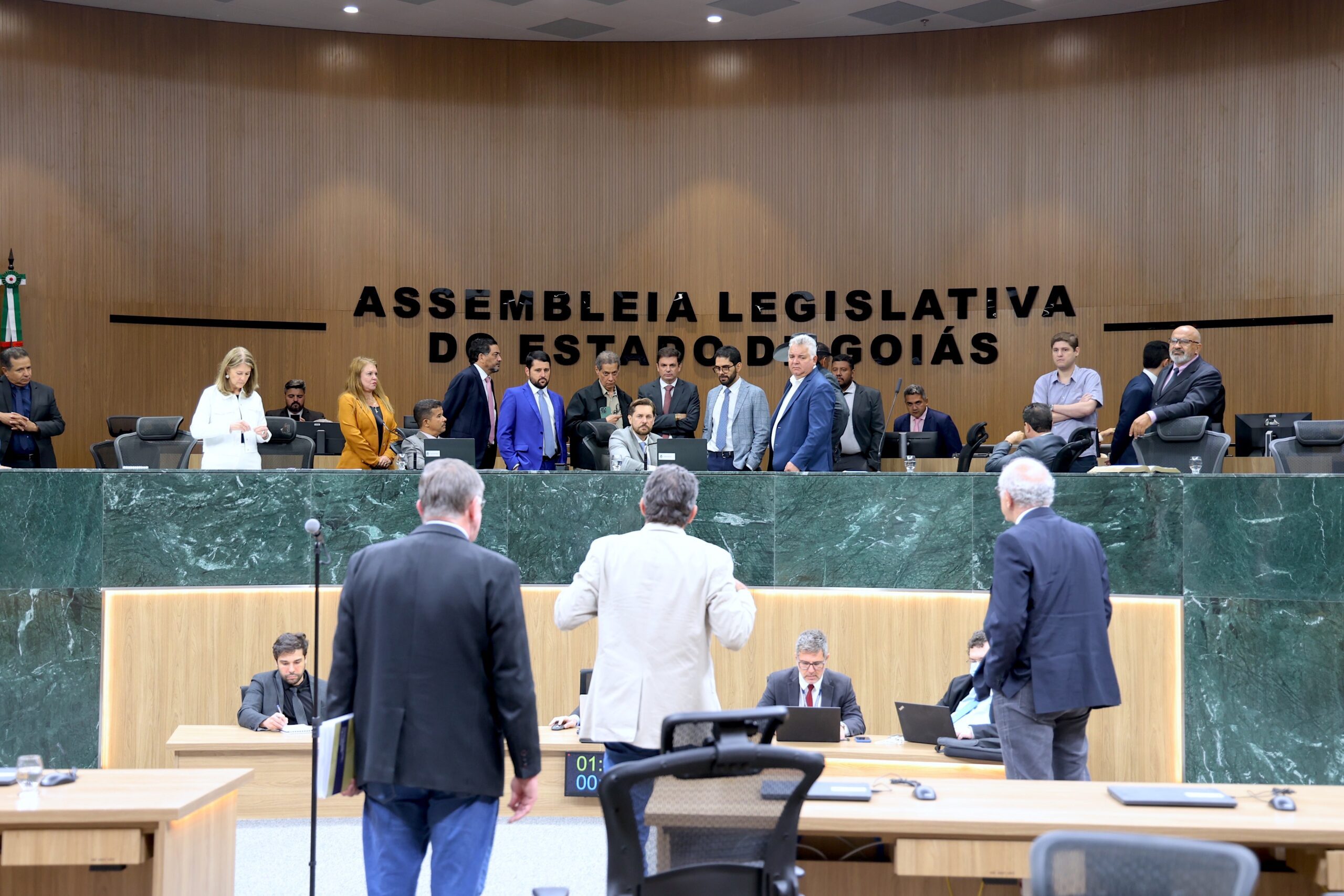 Alego só poderá encerrar sessões após aprovar a LOA