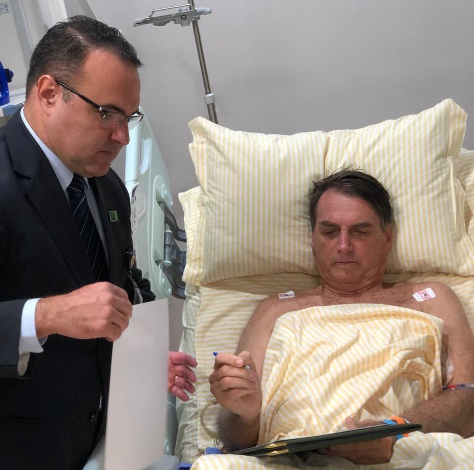 Bolsonaro deixa custódia para cirurgia no Natal com vigilância da PF