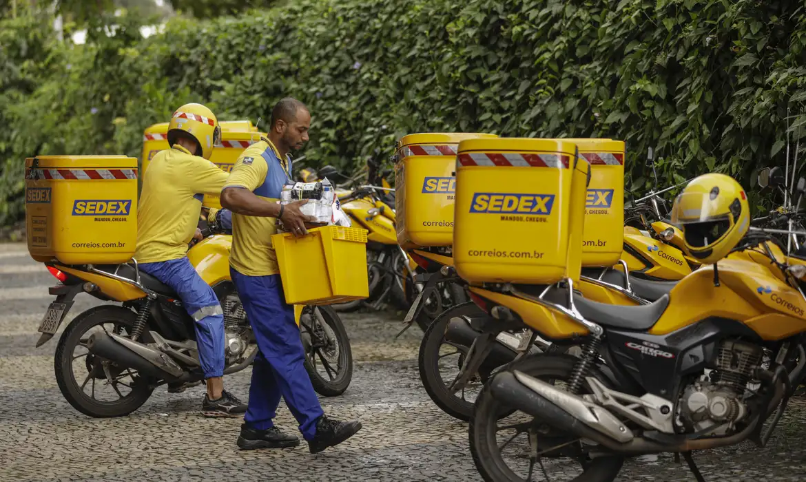 Em crise, Correios anunciam fechamento de agências e demissões voluntárias