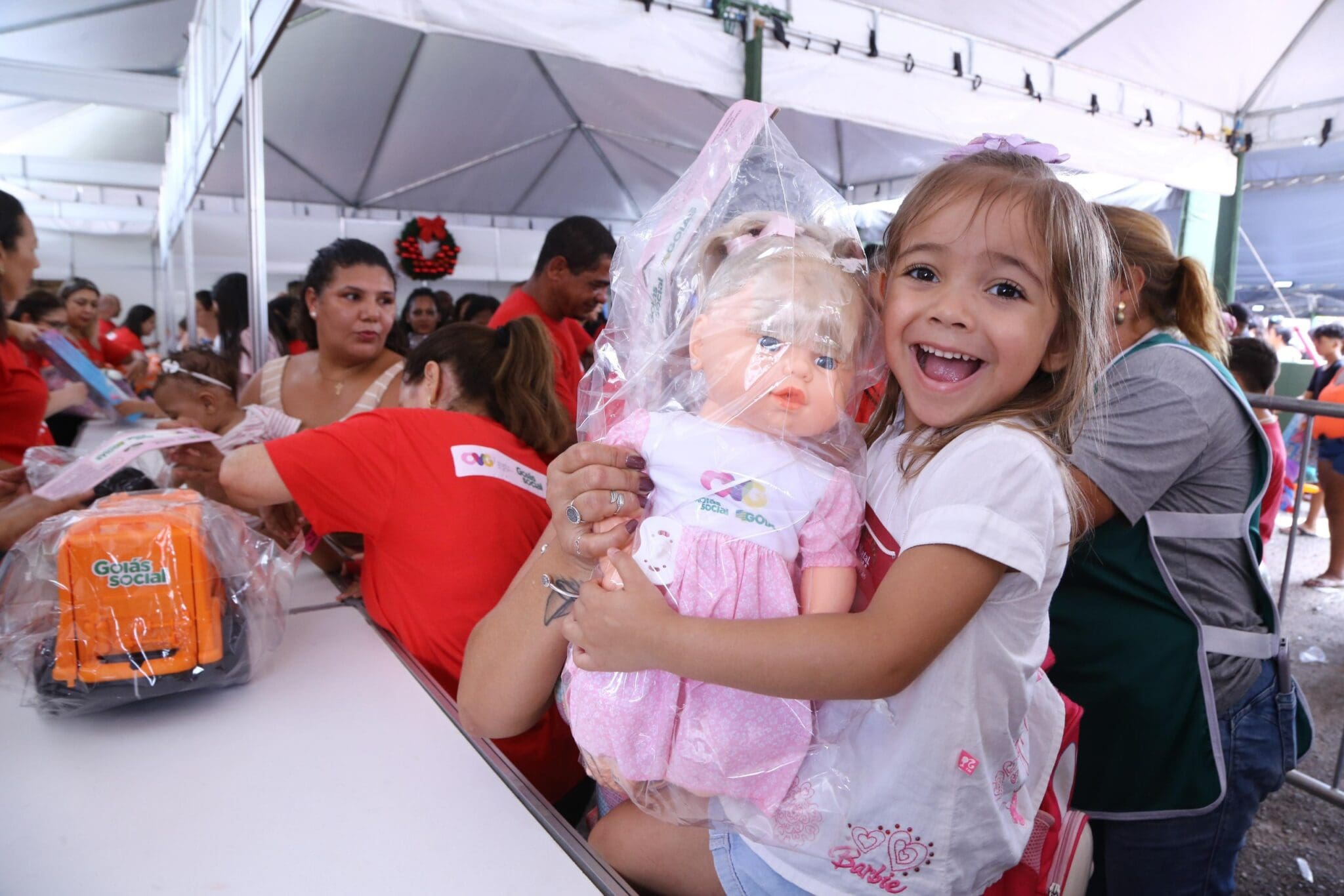 Entrega de brinquedos em Aparecida conta com ônibus gratuitos neste domingo