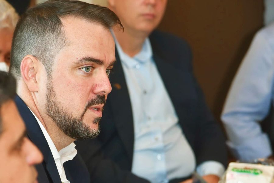 Movimento silencioso: Mendanha discute com Gayer saída da disputa pelo Senado