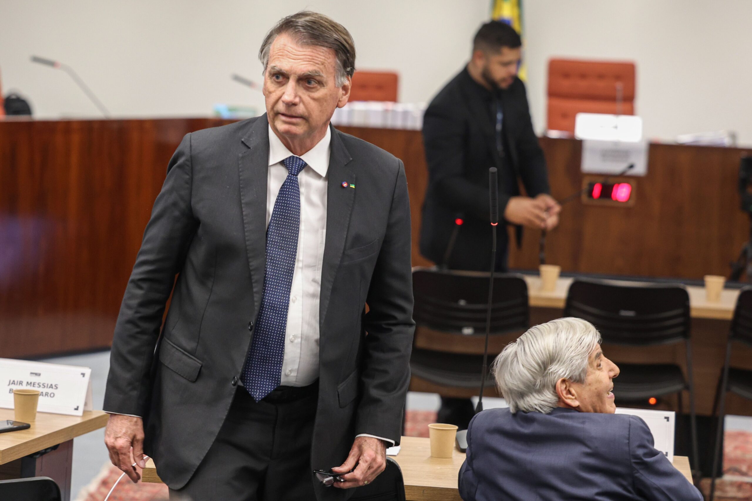 Bolsonaro pode ter pena revista e cair de 27 anos para pouco mais de 2