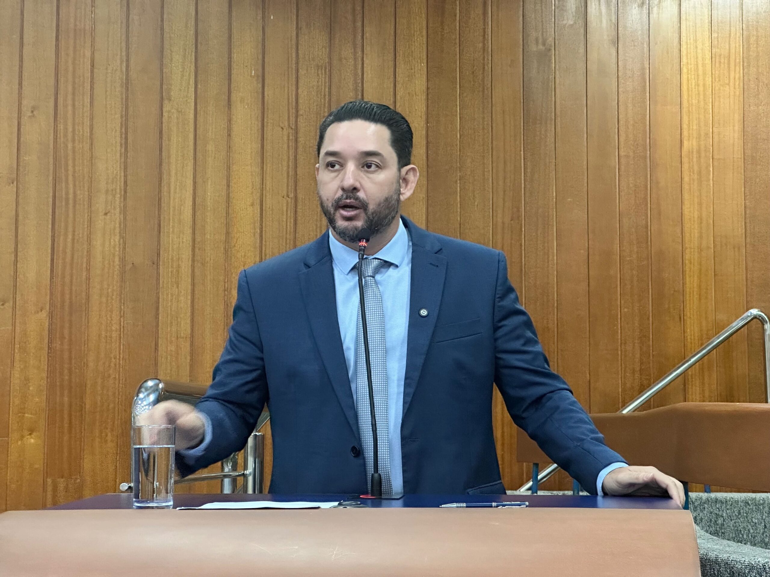 Thialu Guiotti explica redação aprovada para revogar Taxa do Lixo