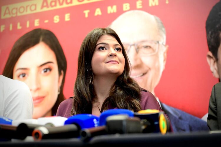 Aava Santiago teve 123 mil votos. Entenda por que não foi eleita