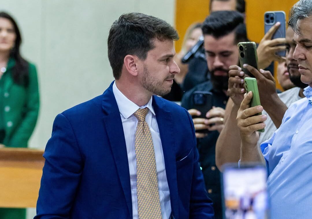 Maycllyn fica no PL, apoia Wilder e Gayer, lança vereador e abre exceção para federal