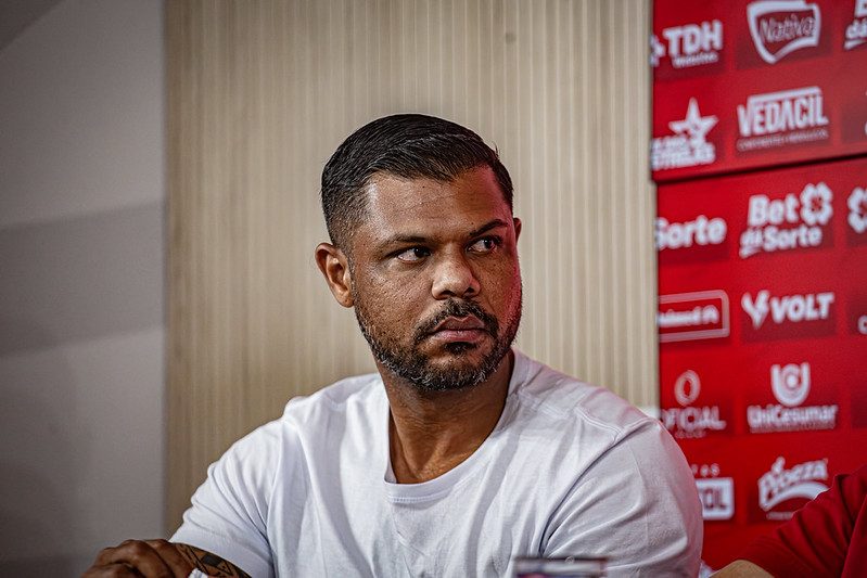 Romário Policarpo descarta licença da Câmara, mas prevê afastamento do Vila Nova