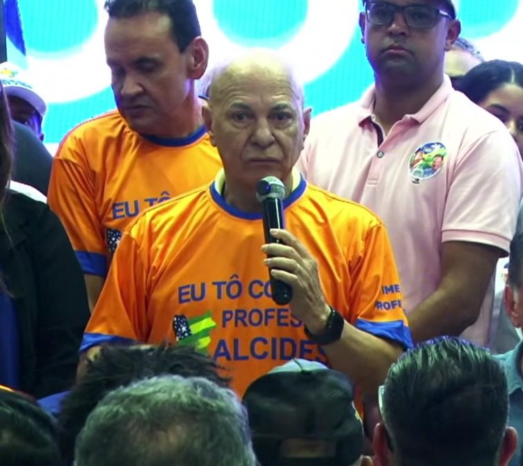 Professor Alcides diz que “cidadão de Aparecida” brigou com Caiado e depois “abanou o rabinho”