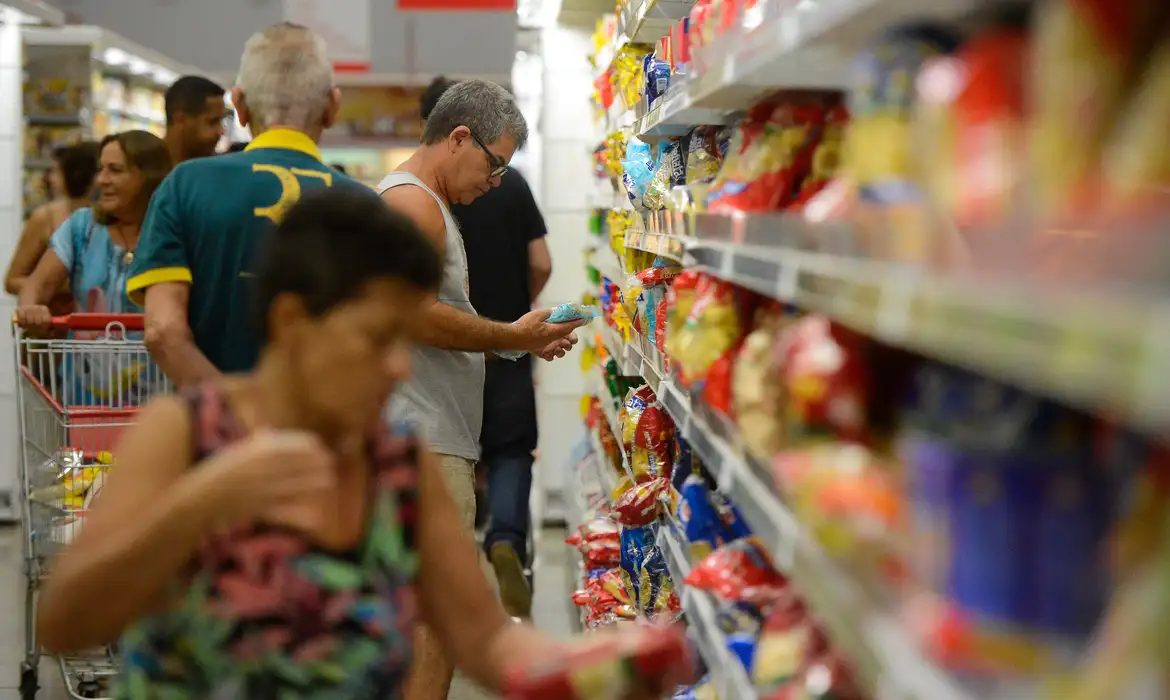 Supermercados podem fechar aos domingos em Goiânia; decisão foi adiada