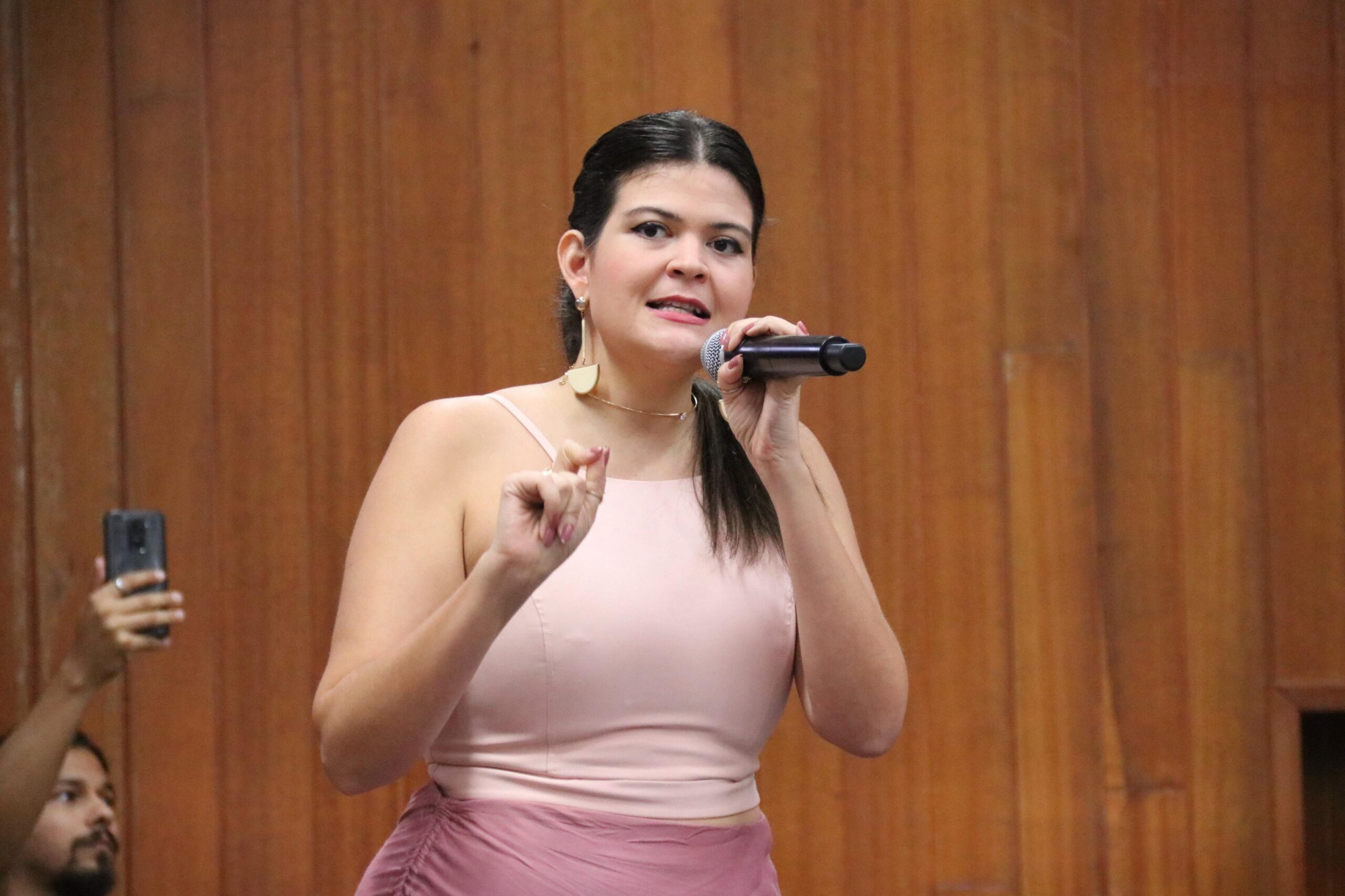Aava sobe o tom: “Não disputo governo nem Senado; parem de plantar isso”