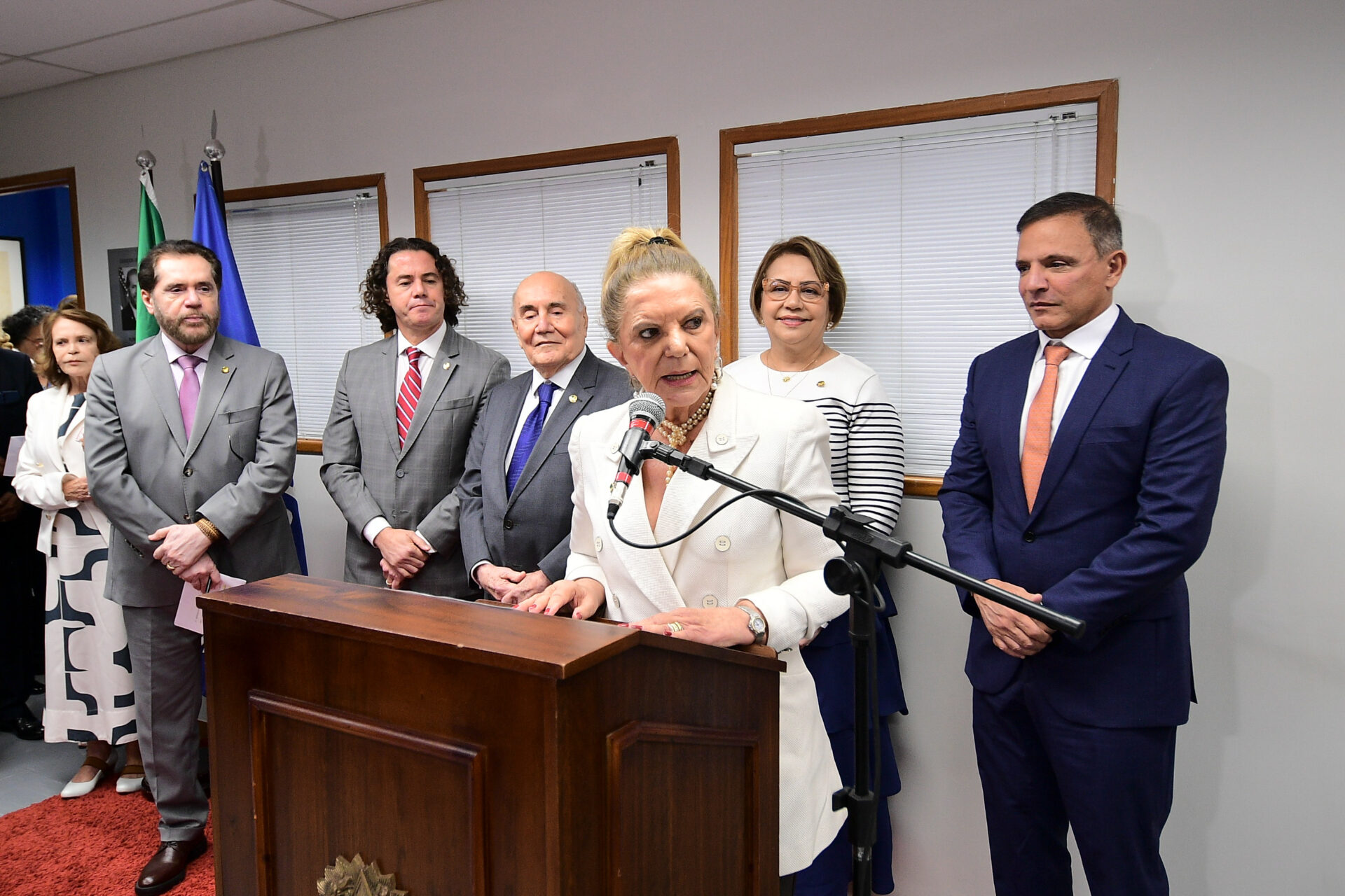 Sem protagonismo eleitoral, Lúcia Vânia aposta no peso dos bastidores