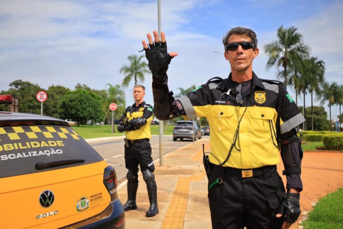 Arma de choque e spray de pimenta: agentes de trânsito de Goiânia podem ganhar novo poder